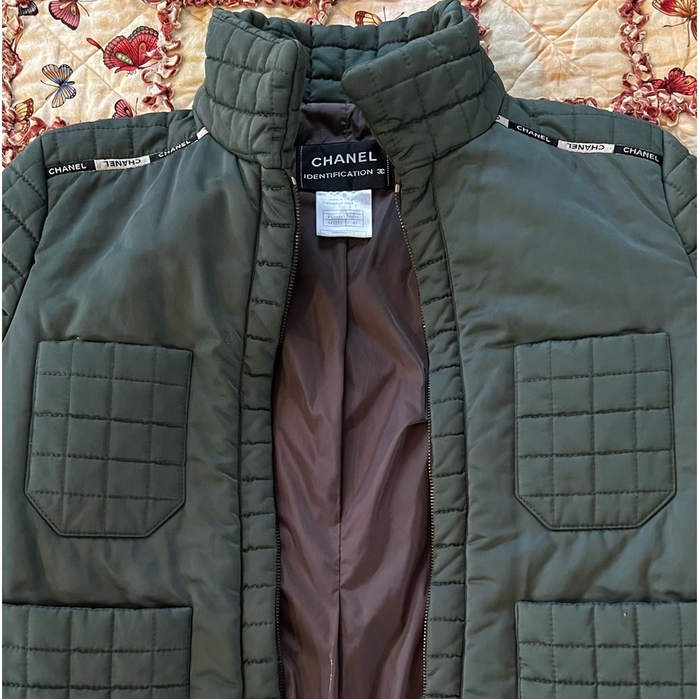 CHANEL Jacket Vintage Green. Rare. Authentic. Puffer. Winter coat. Cool. CC.